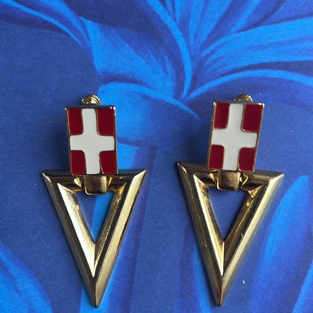 Vintage door knocker style triangle gold tone screw back earrings 2” inches long